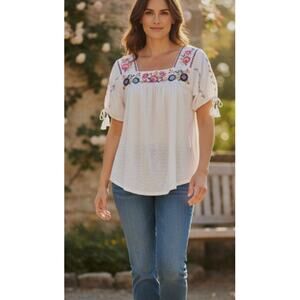 Time and Tru Embroidered White Short Sleeve Top size S NEW